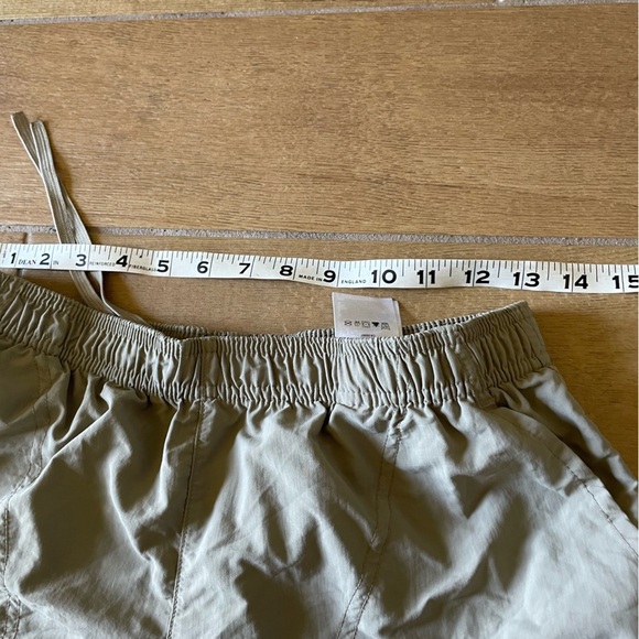Columbia 5” inseam Casual Tan hiking Shorts women’s medium - Picture 6 of 9